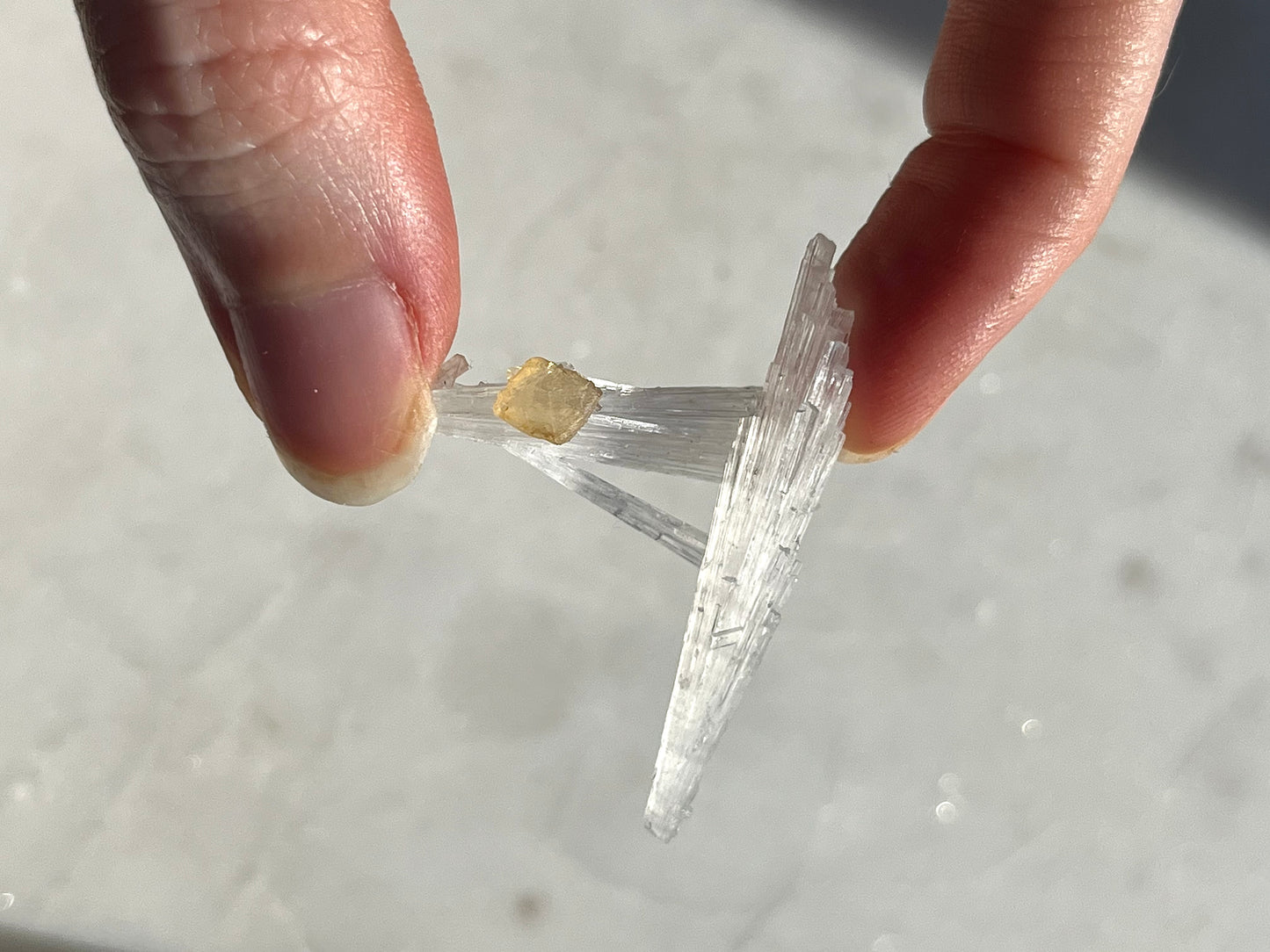 A 级黄色菱形方解石,水钙石喷雾样品 #SC10