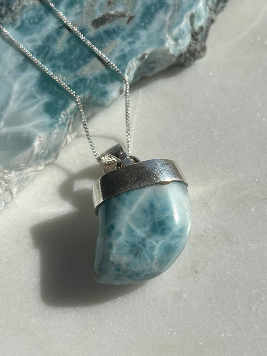 Colgante y cadena de dientes de tiburón Larimar de grado A (plata de ley 925) #1