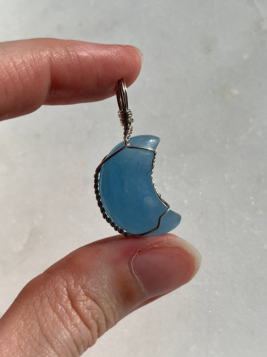 Gemmy Aquamarine Moon Wire Wrap Pendant (925 Sterling Silver)
