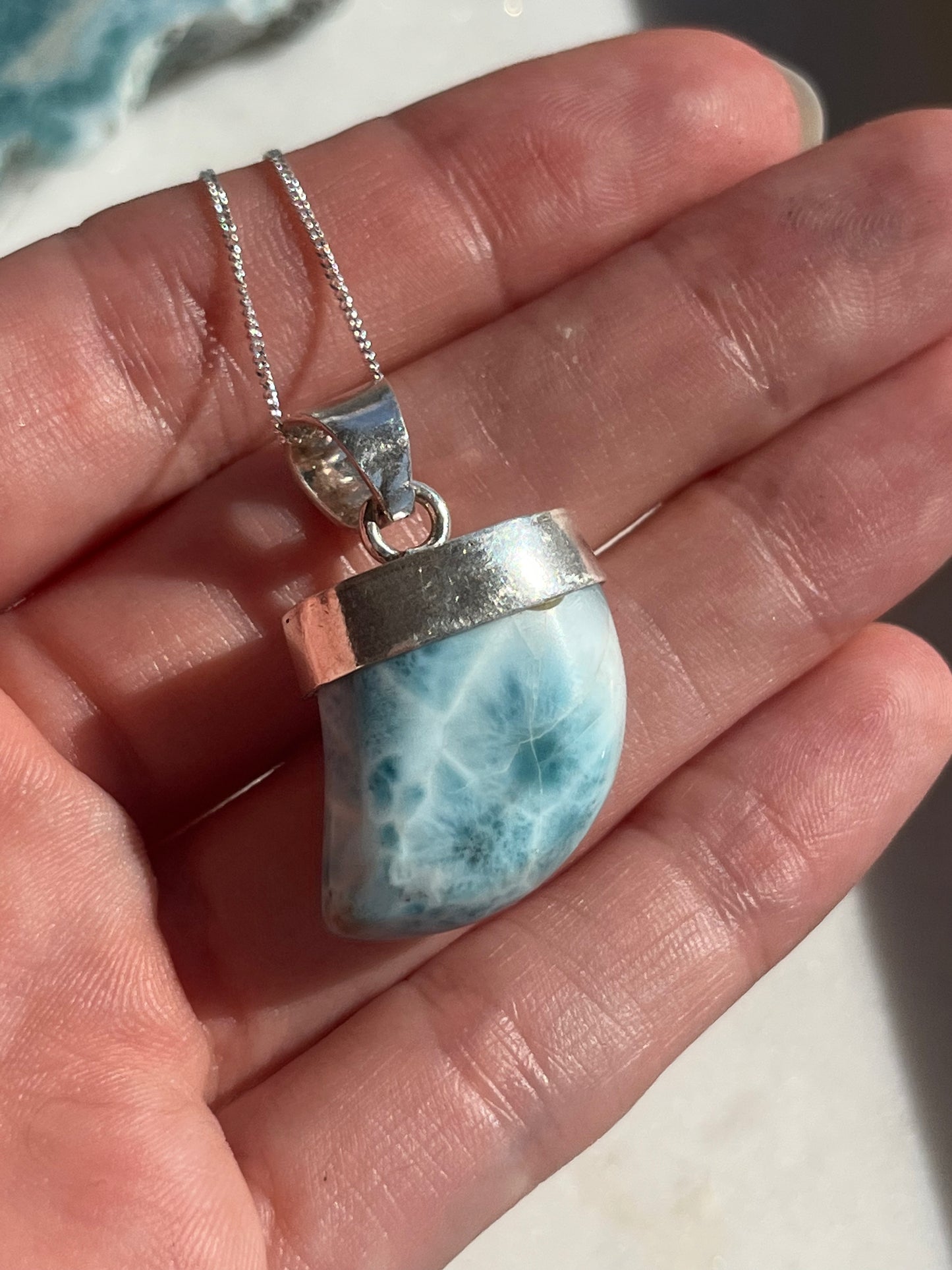 Colgante y cadena de dientes de tiburón Larimar de grado A (plata de ley 925) #1