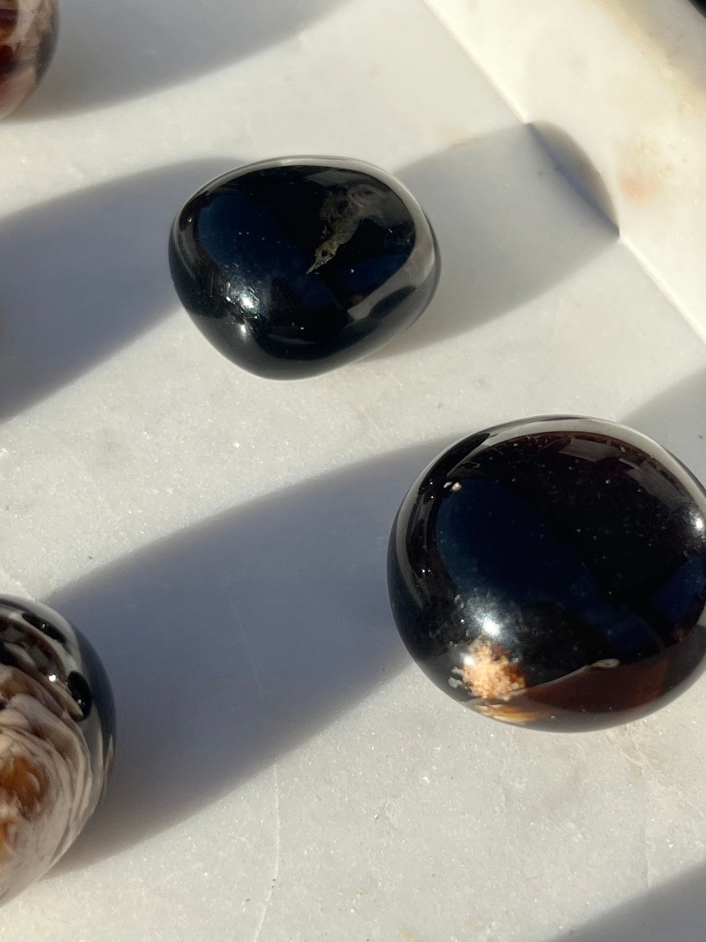 Piedra rodada ámbar azul indonesio