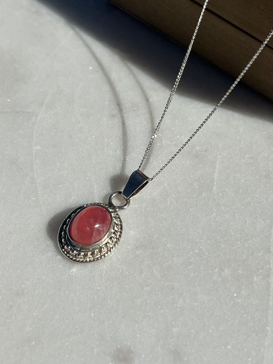 Vintage Style Oval Gemmy Rhodochrosite Necklace (925 Sterling Silver)