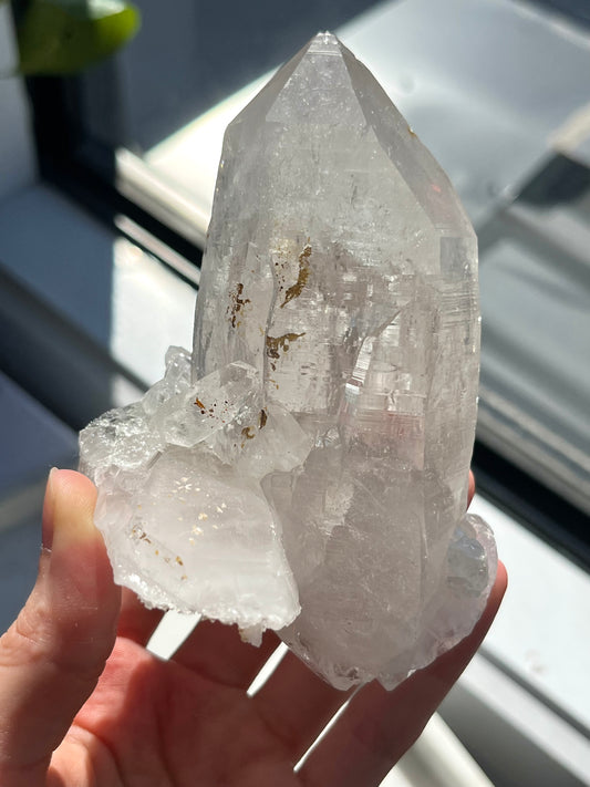 Clúster de cuarzo del Himalaya paquistaní con características lemurianas