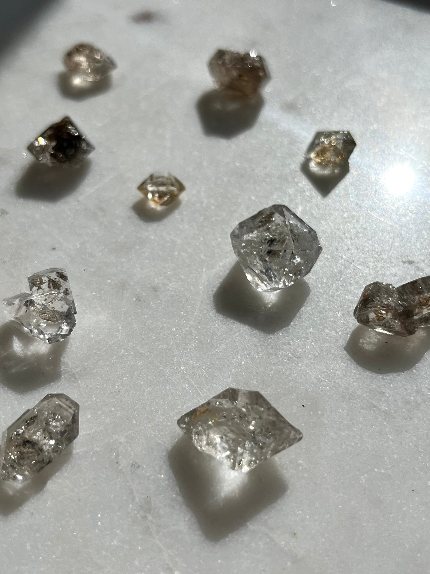 Espécimen de cuarzo de diamante de petróleo