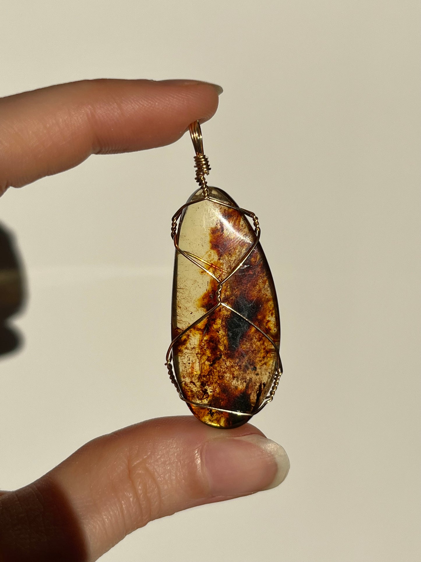 哥伦比亚琥珀绕丝吊坠(14kt 镀金)