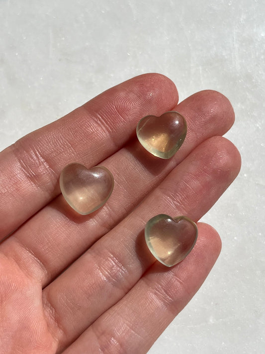 Talla de corazón de citrino irradiado