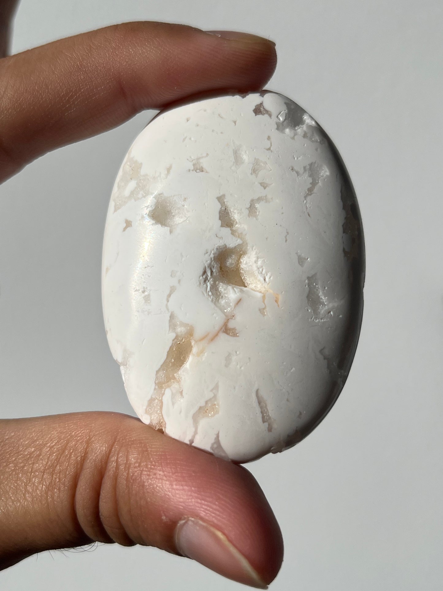 Druzy Snow Agate Palmstone D