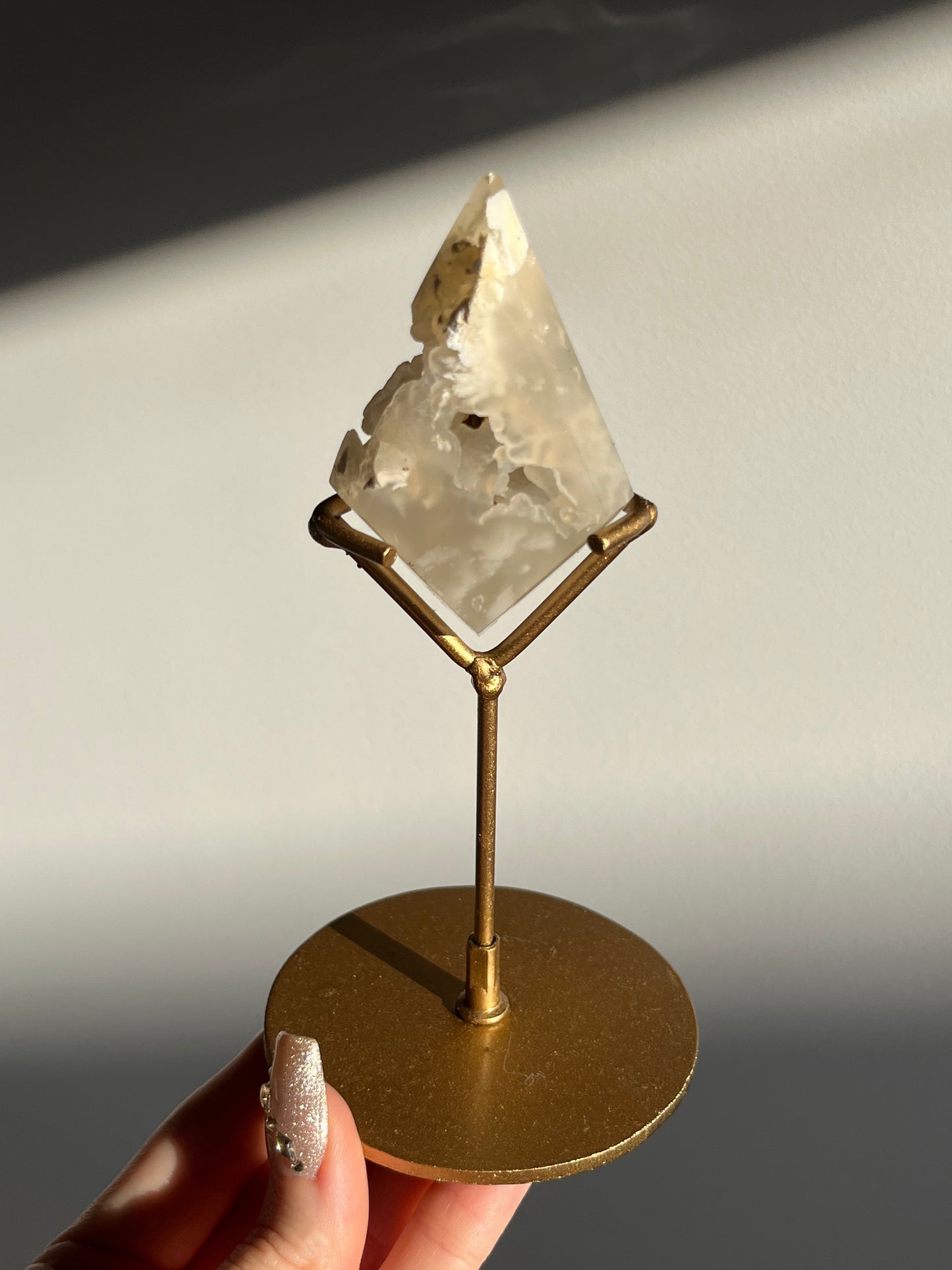 Druzy Flower Agate Diamond Carving on Gold Stand D