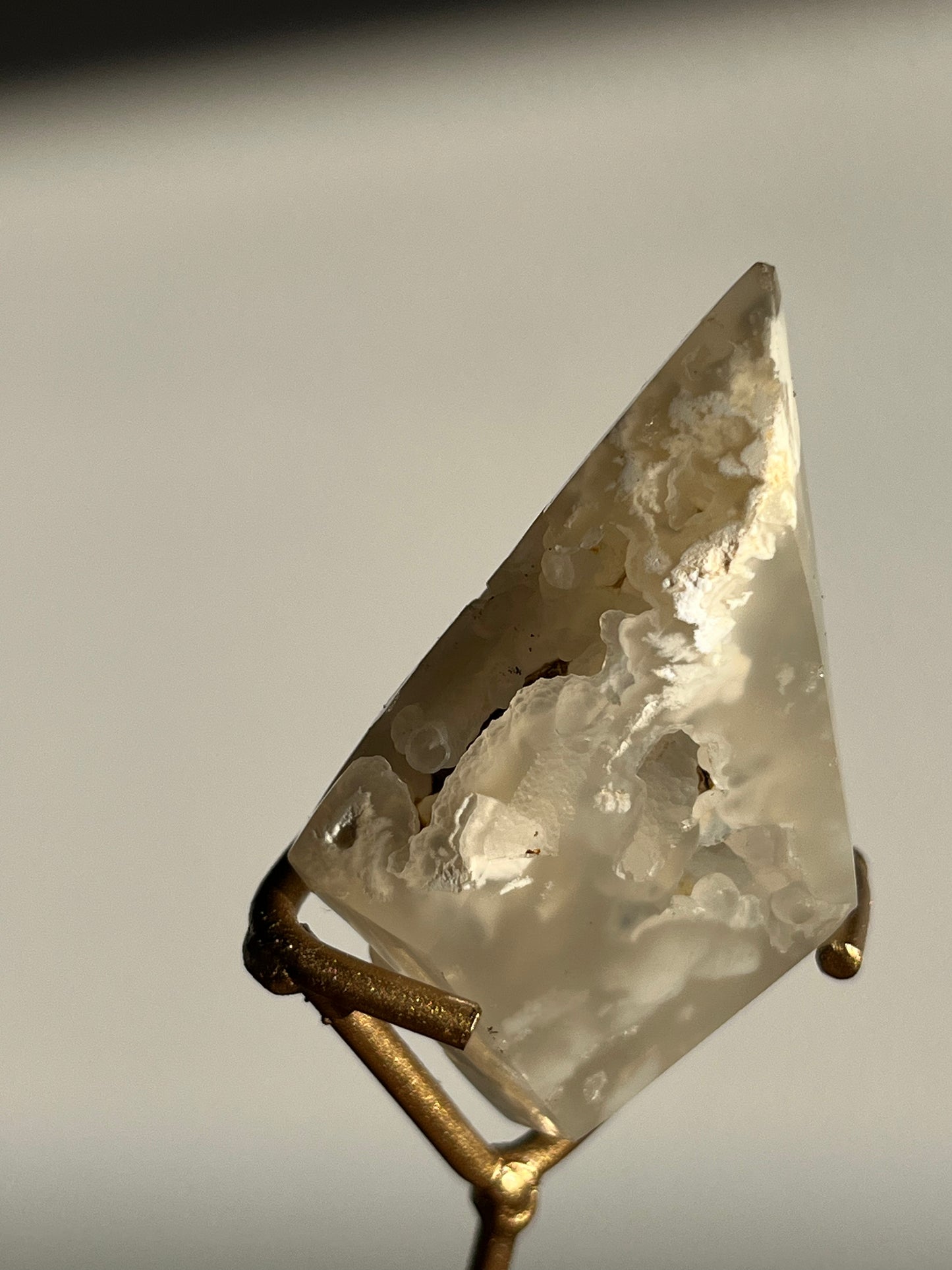 Druzy Flower Agate Diamond Carving on Gold Stand D