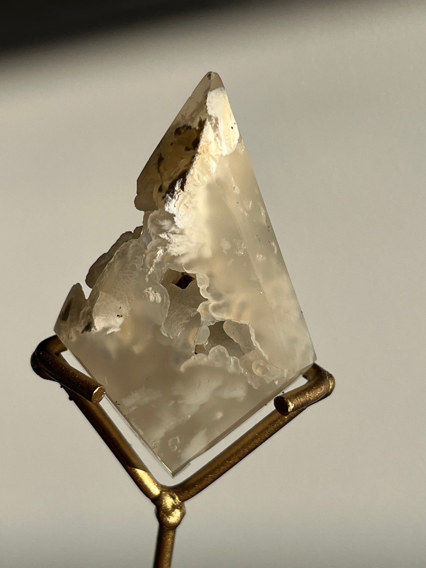 Druzy Flower Agate Diamond Carving on Gold Stand D