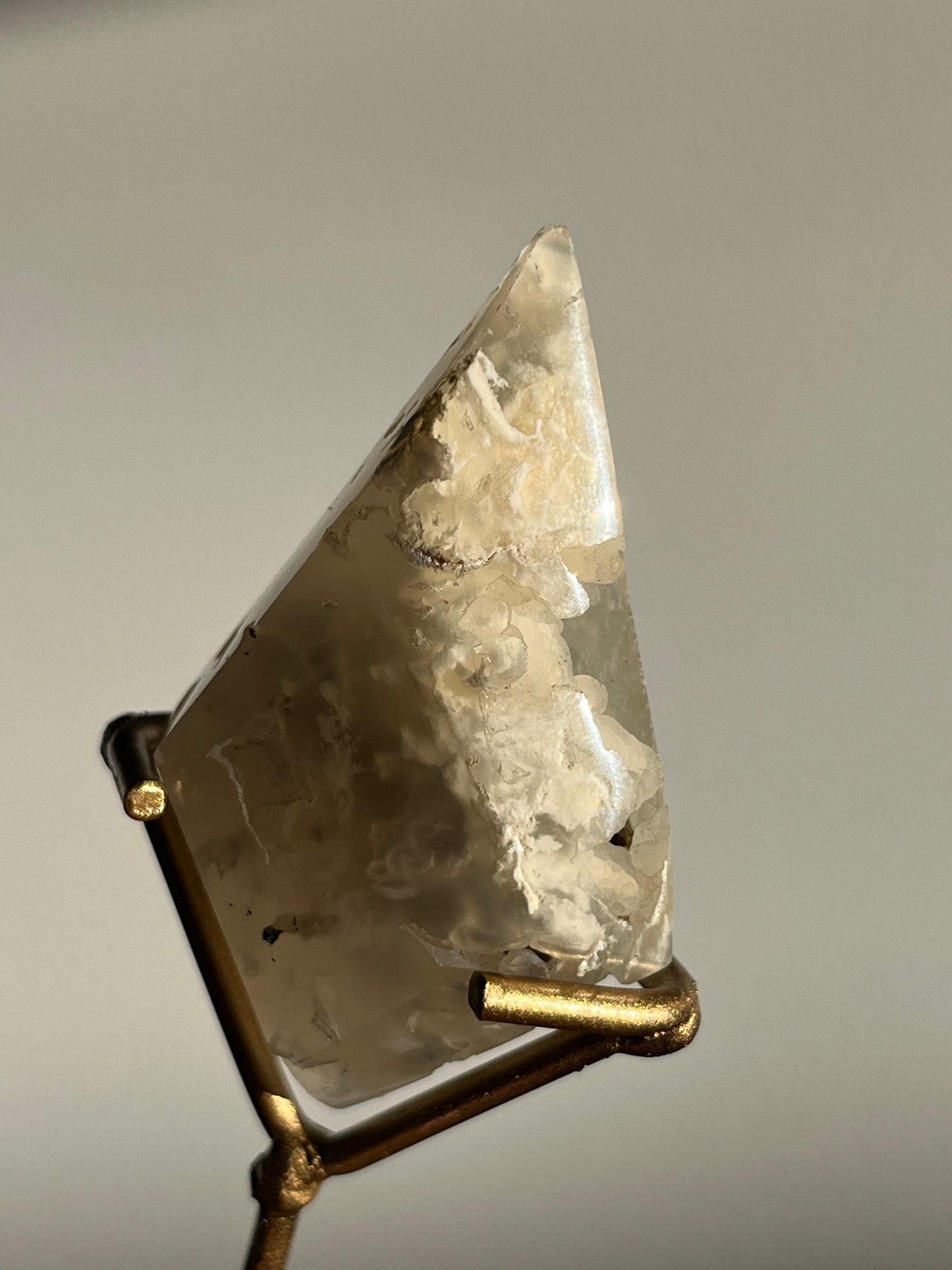 Druzy Flower Agate Diamond Carving on Gold Stand D