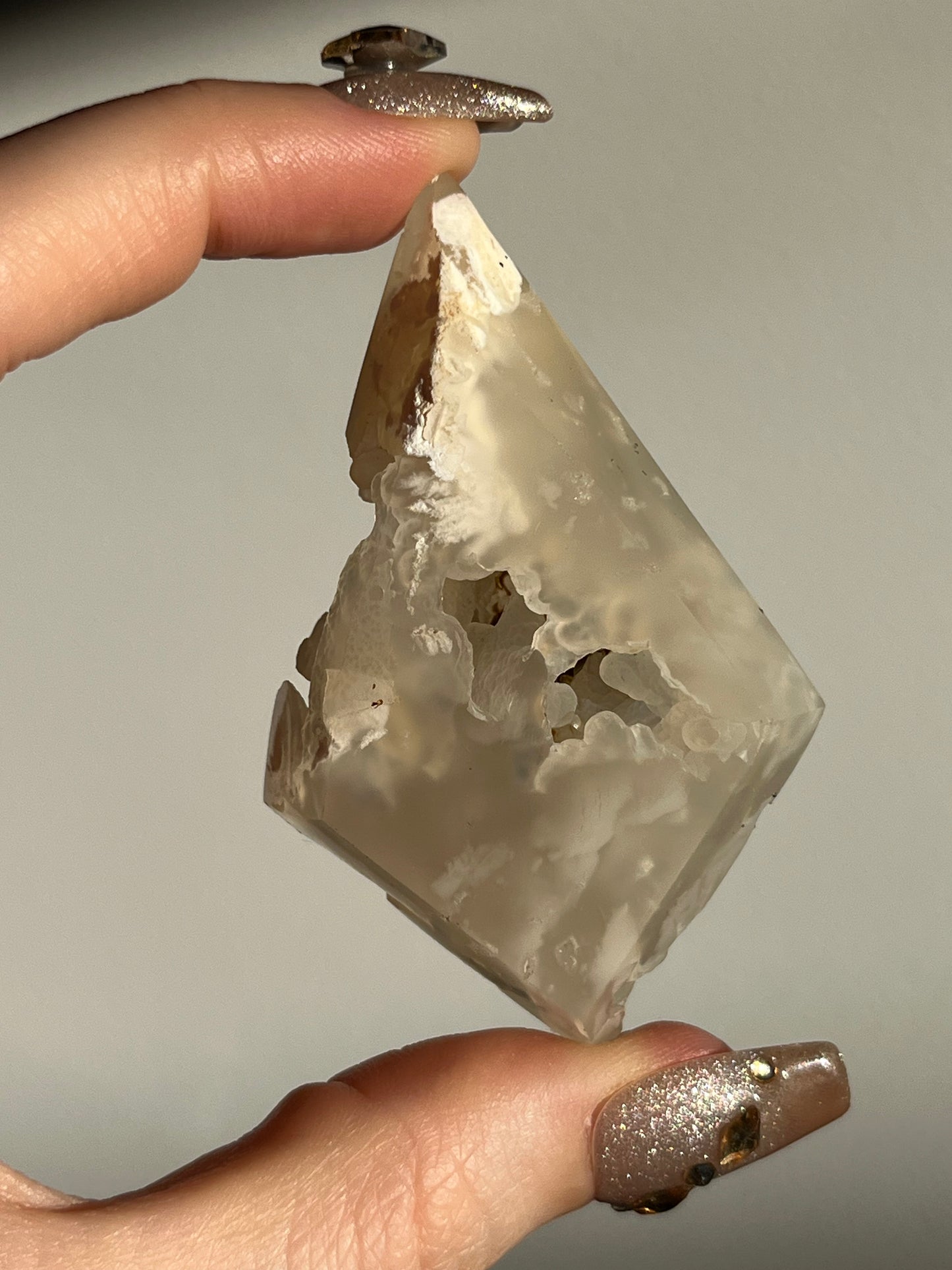 Druzy Flower Agate Diamond Carving on Gold Stand D