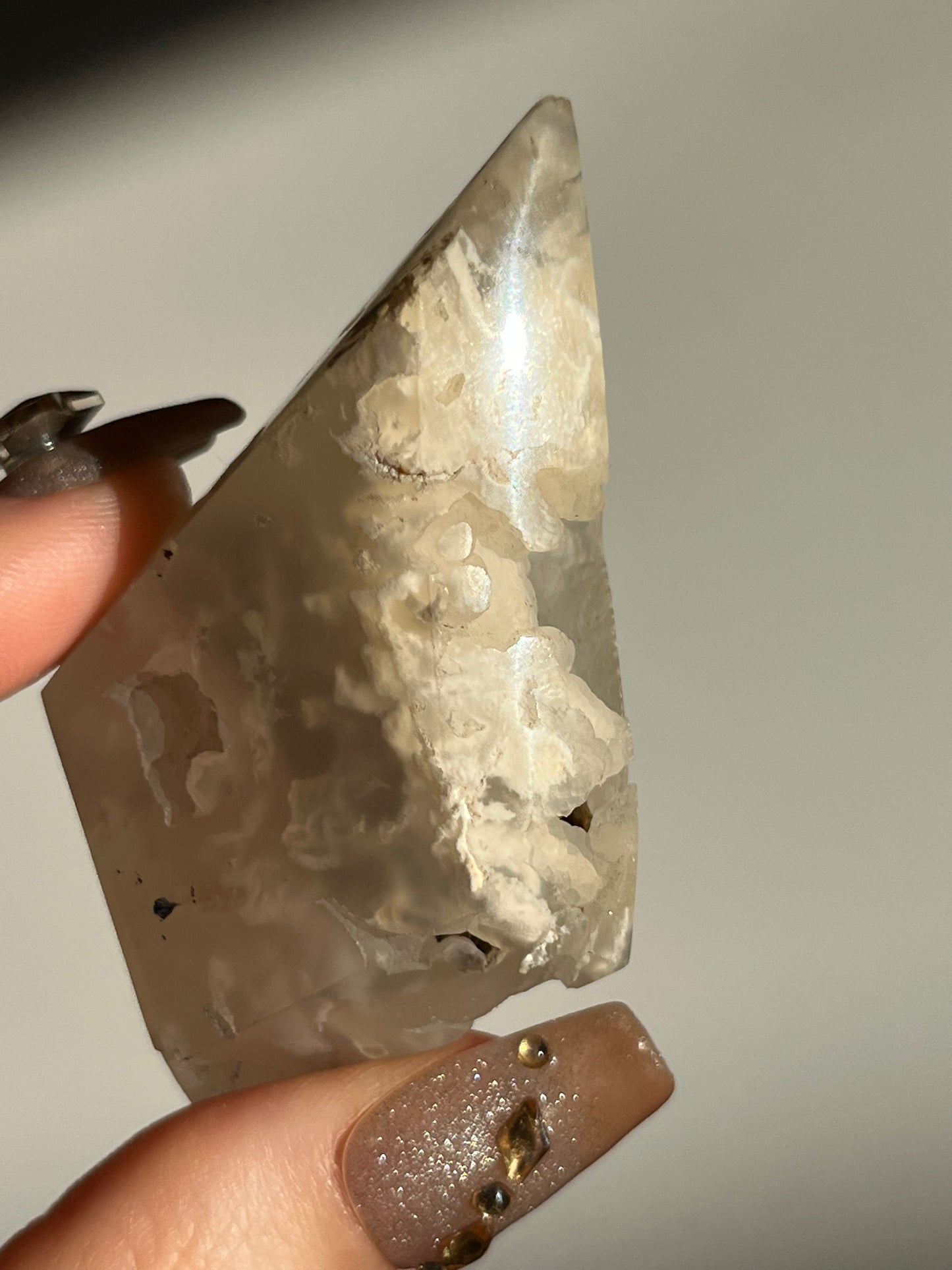 Druzy Flower Agate Diamond Carving on Gold Stand D