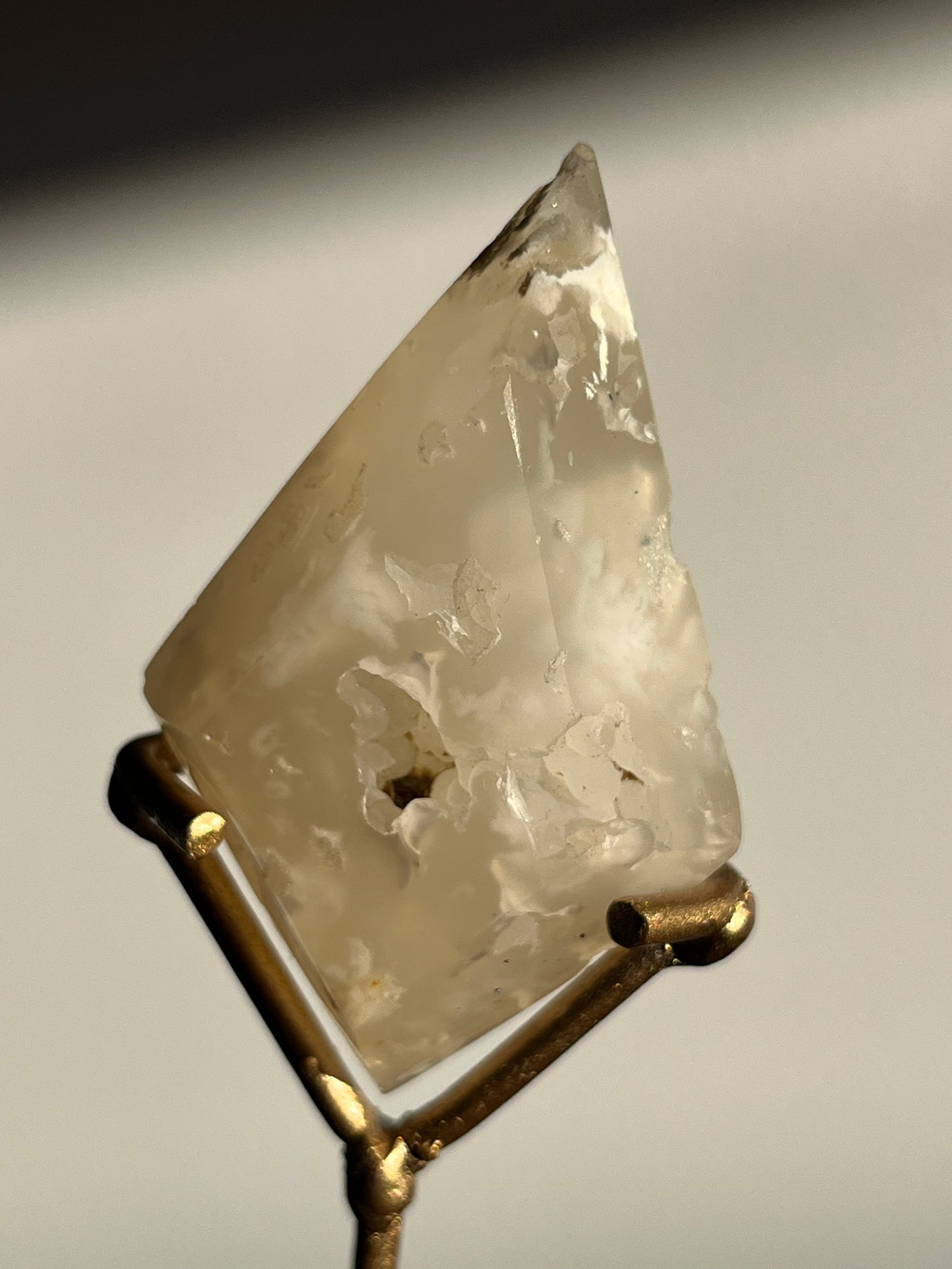 Druzy Flower Agate Diamond Carving on Gold Stand E