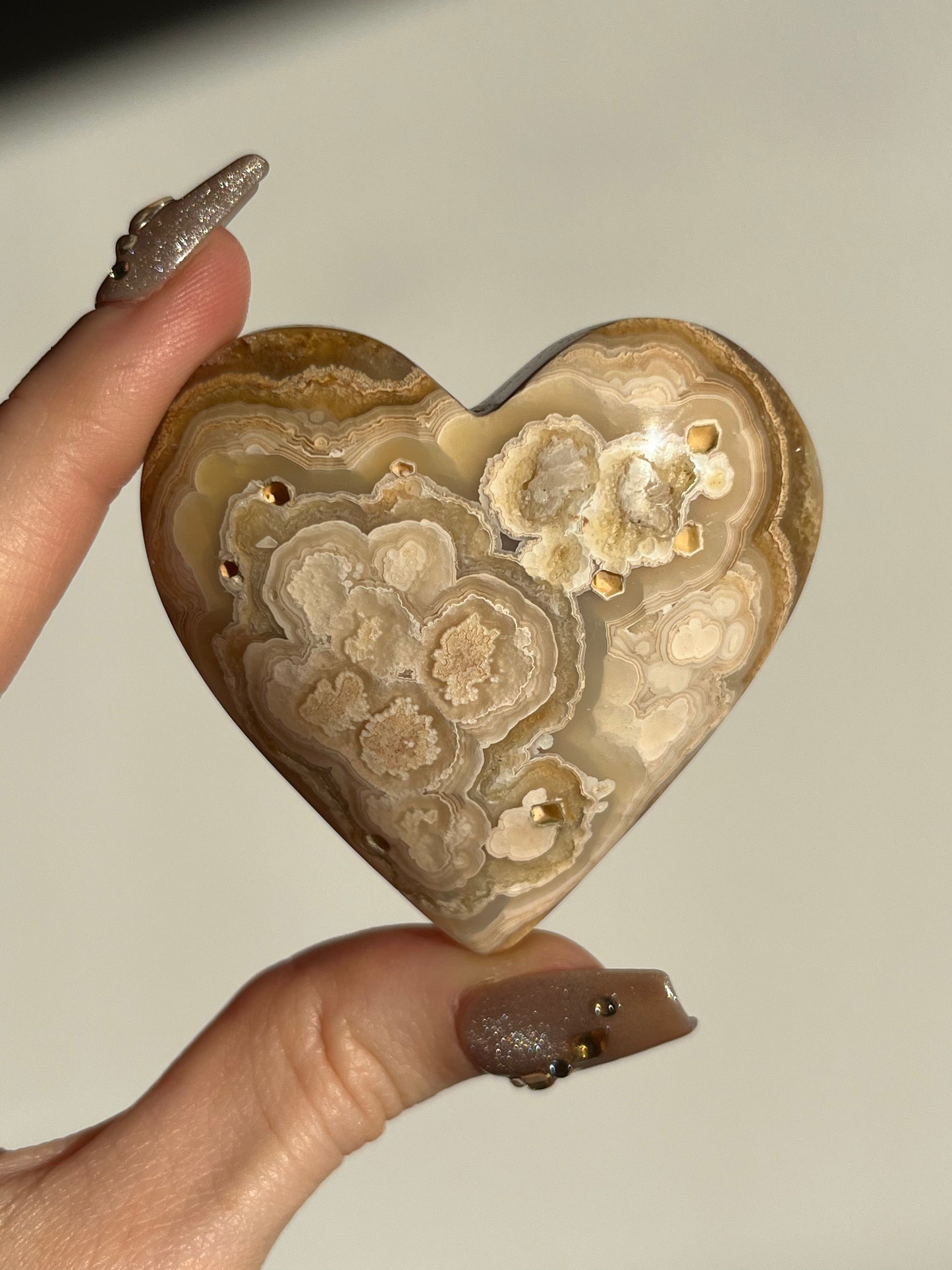 Golden Lace Agate Heart A w/ parallax