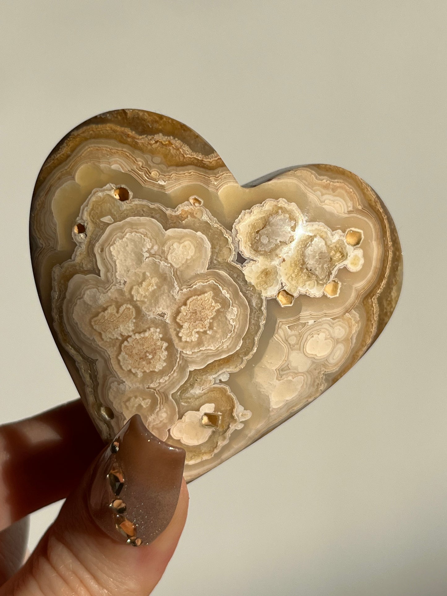Golden Lace Agate Heart A w/ parallax
