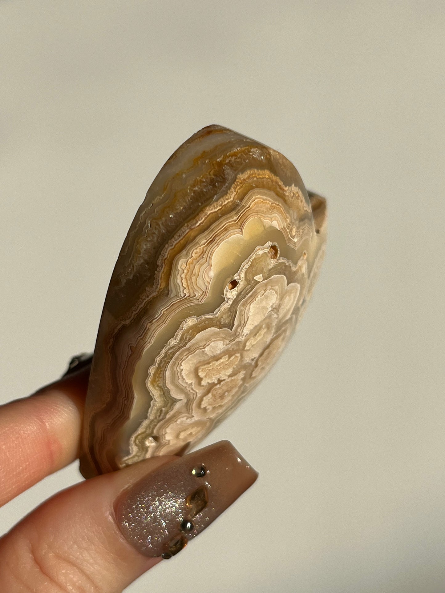 Golden Lace Agate Heart A w/ parallax