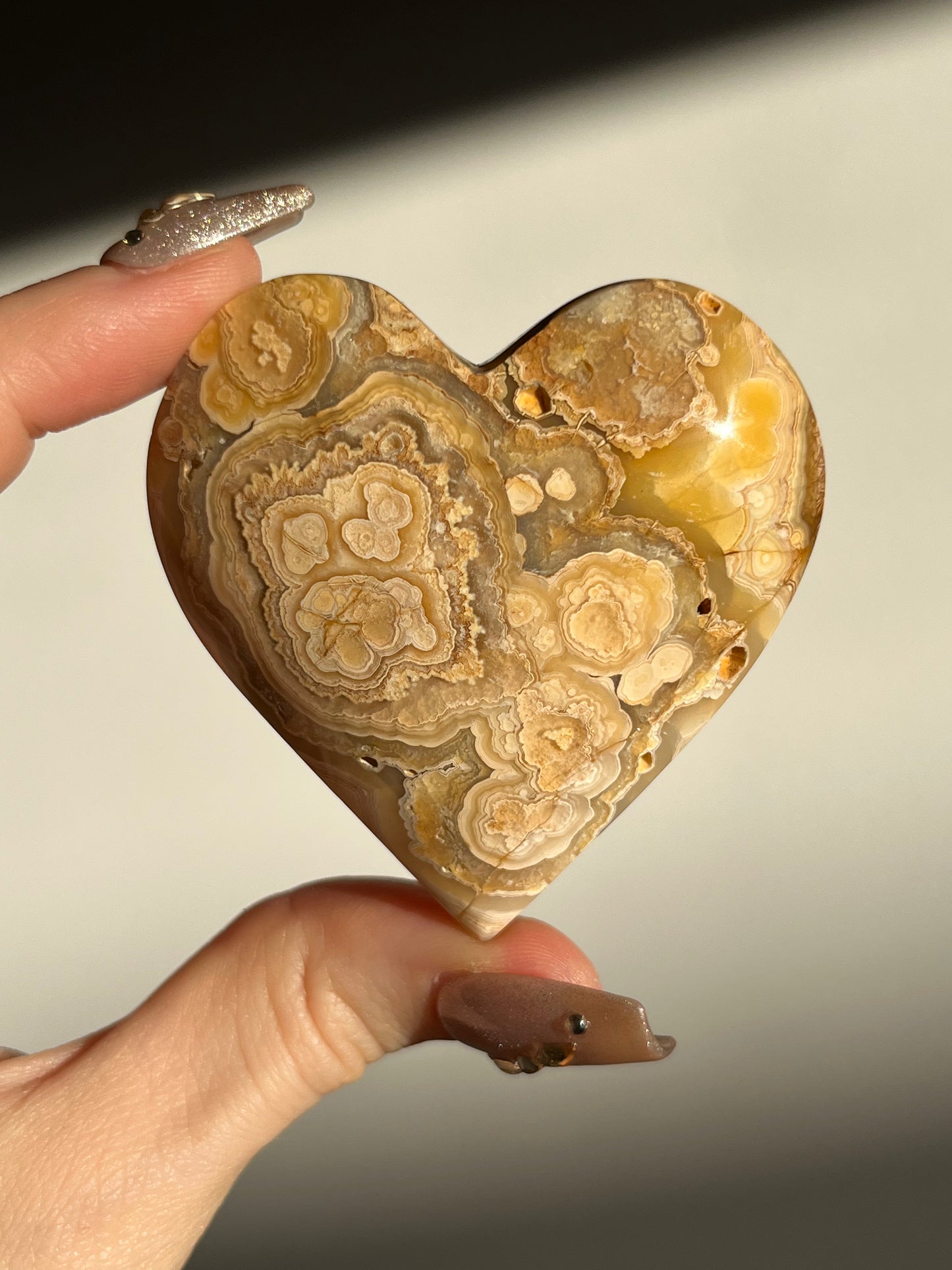Golden Lace Agate Heart C w/ parallax