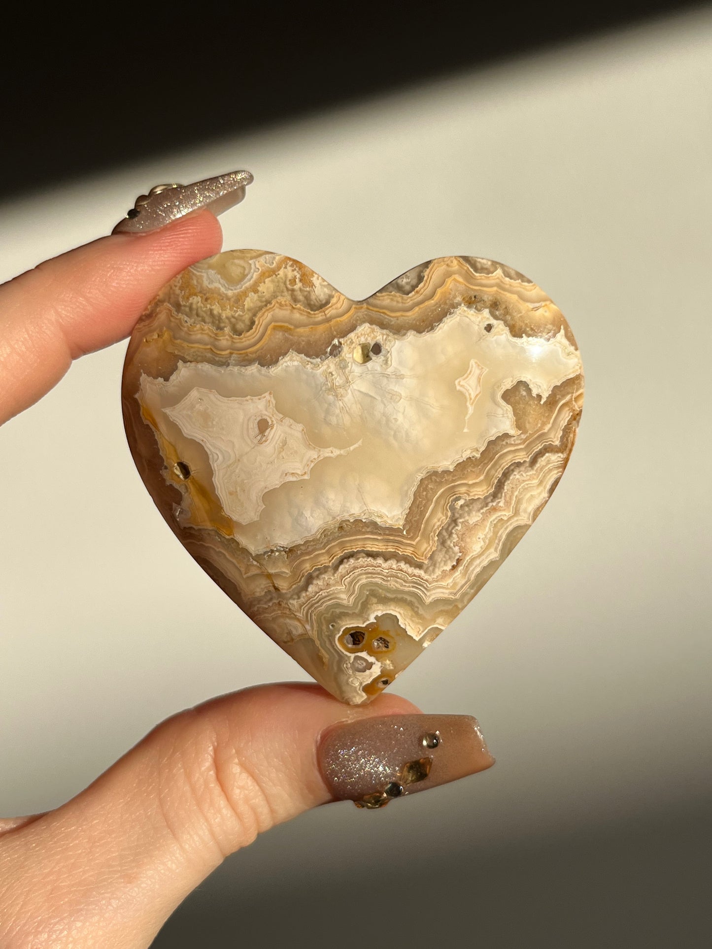 Golden Lace Agate Heart D w/ parallax