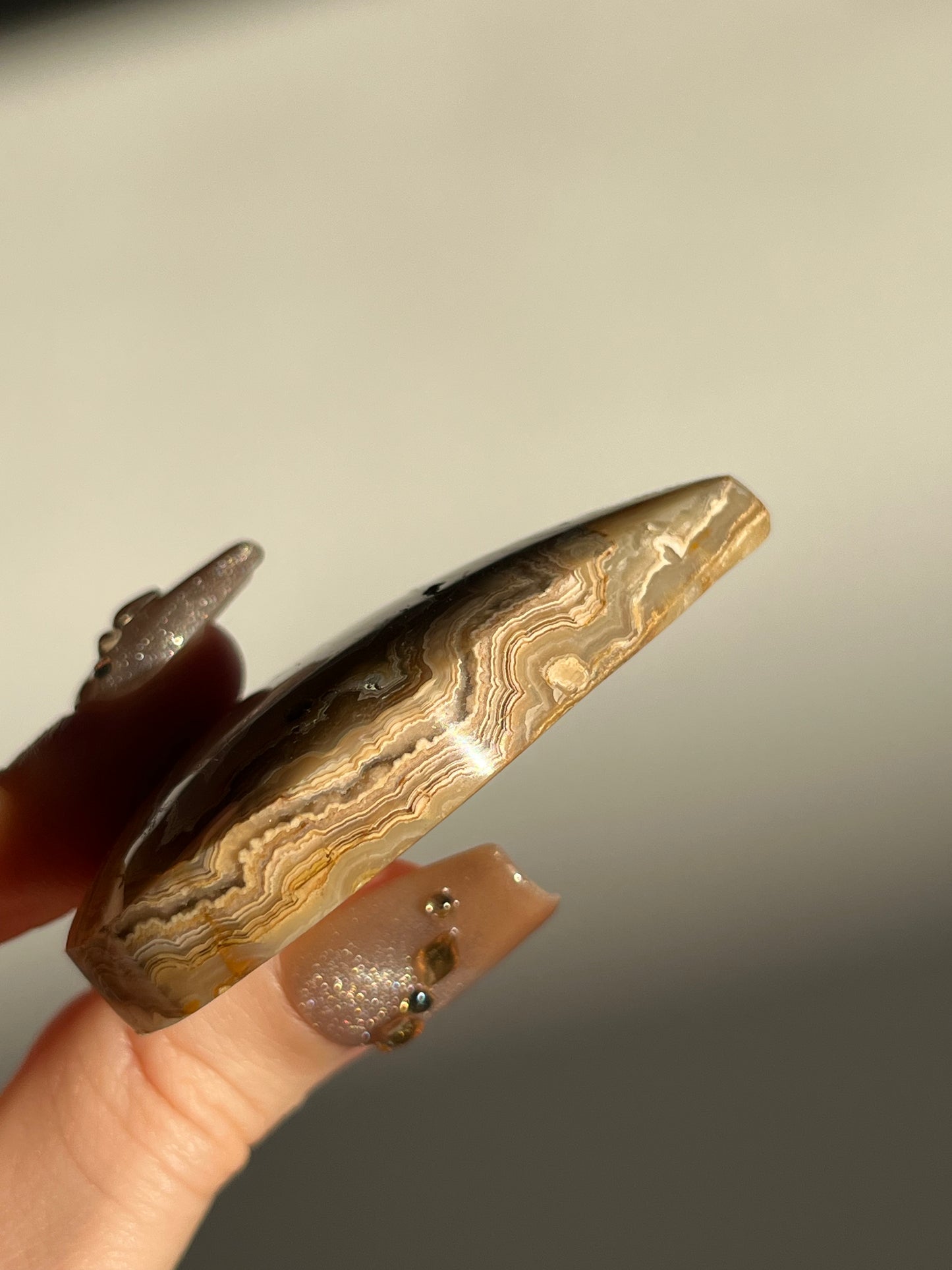 Golden Lace Agate Heart D w/ parallax