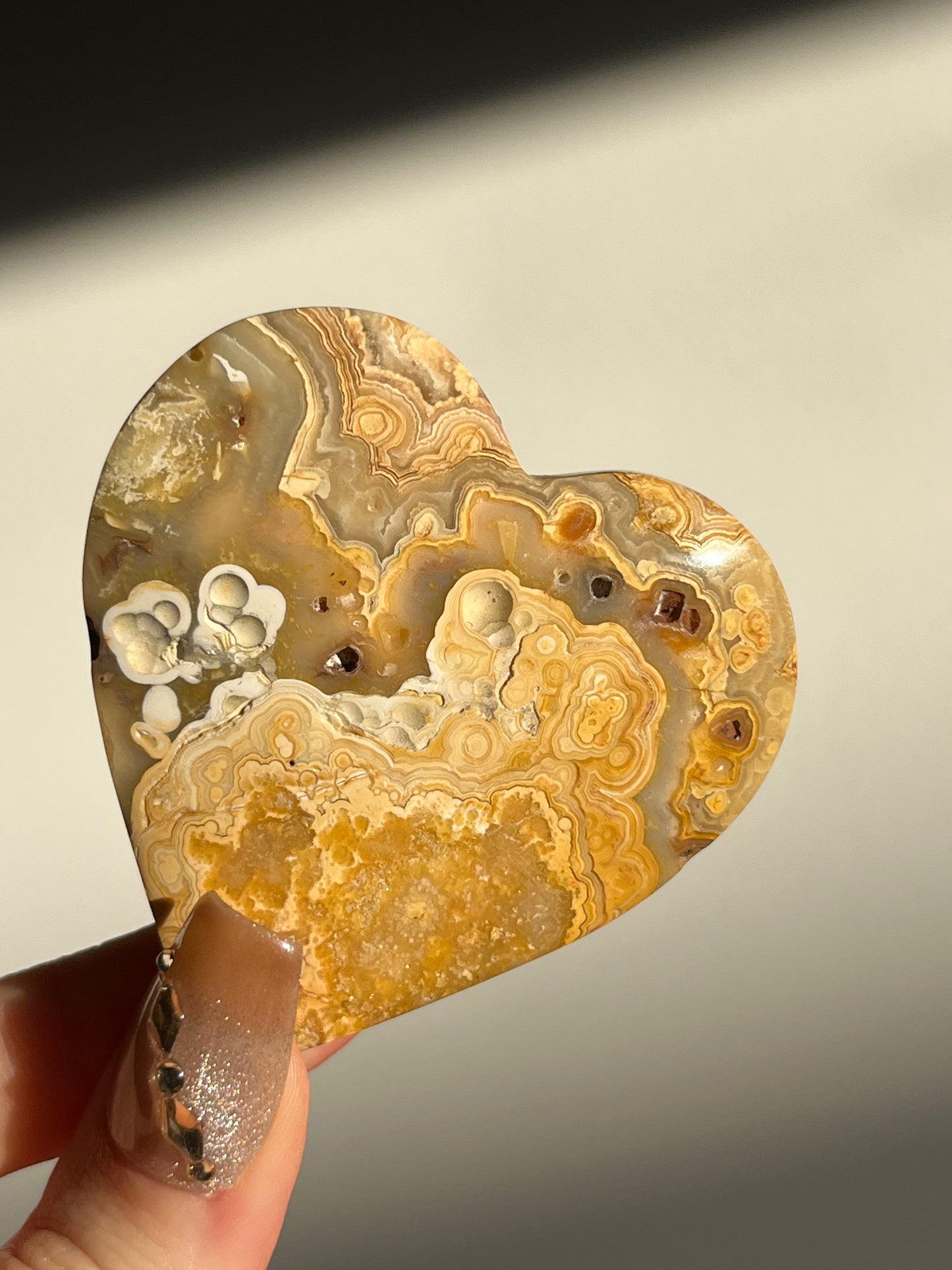 Golden Lace Agate Heart E w/ parallax
