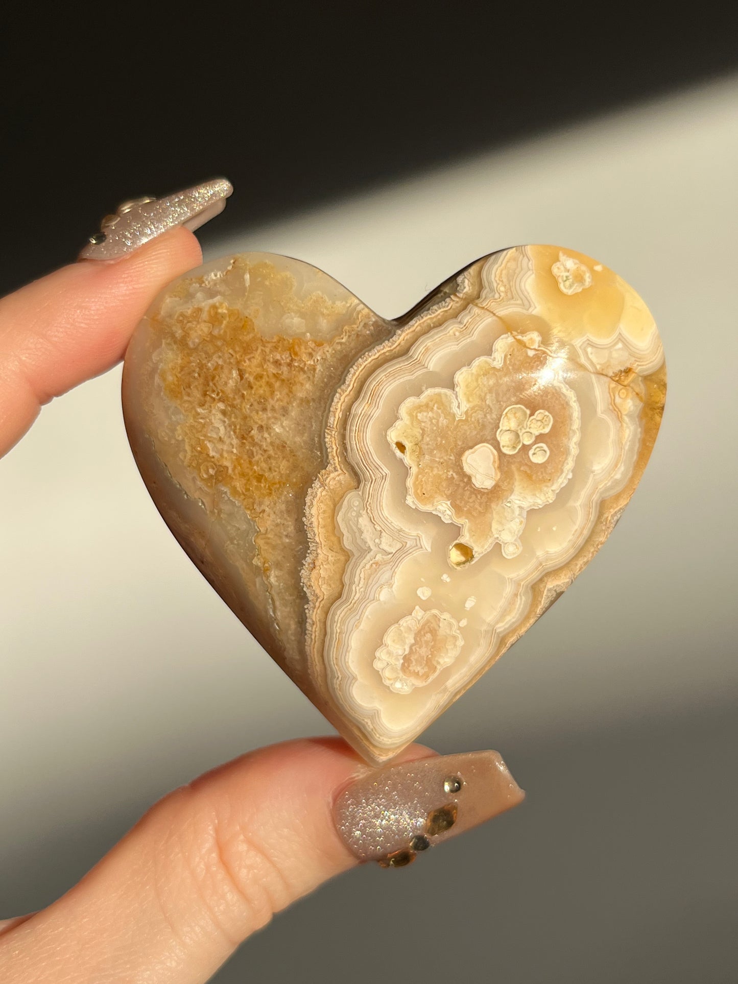 Golden Lace Agate Heart F w/ parallax