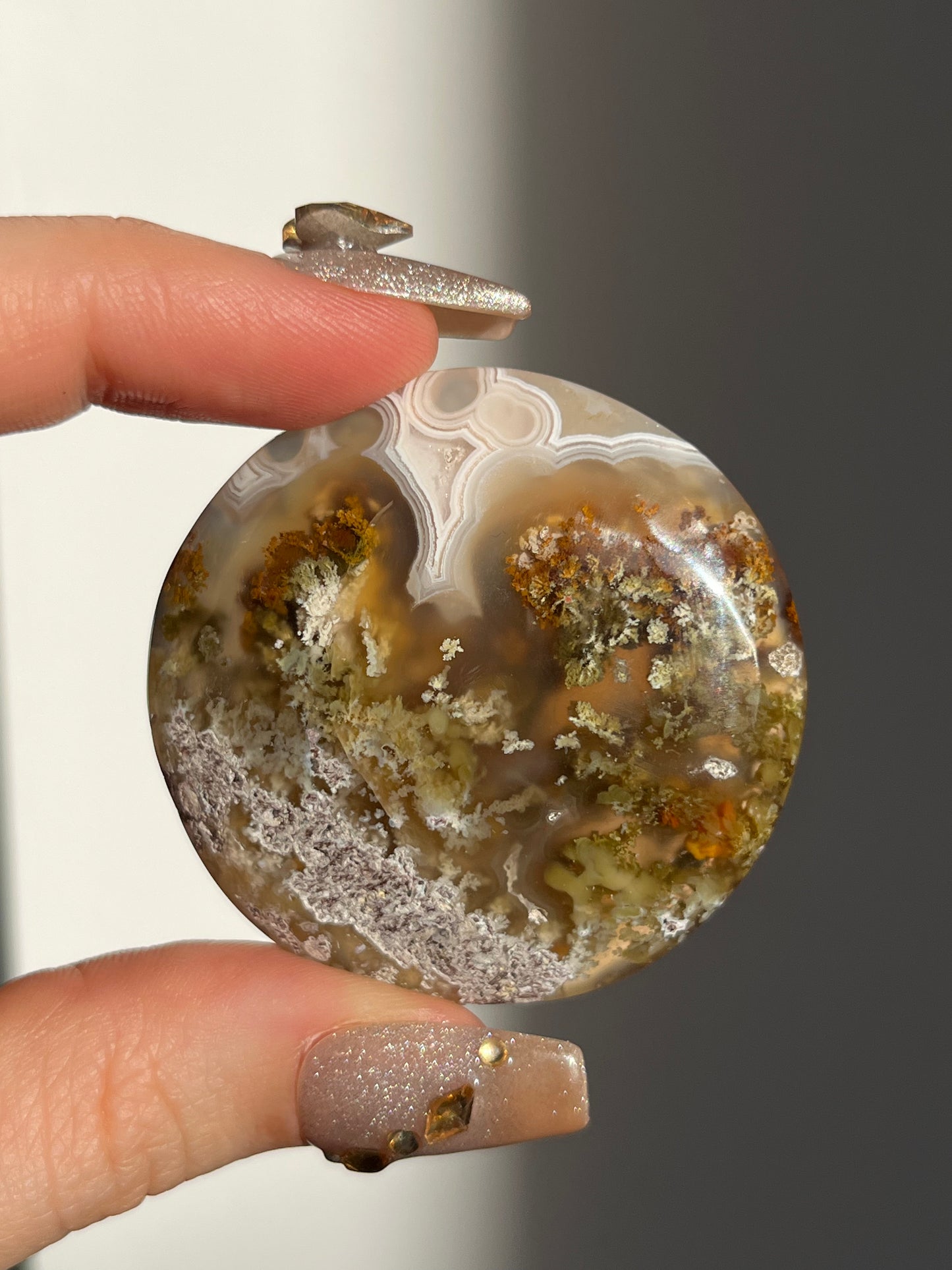 Nebula Agate and Multicoloured Scenic Moss Medallion Carving K (with Parallax Effect)