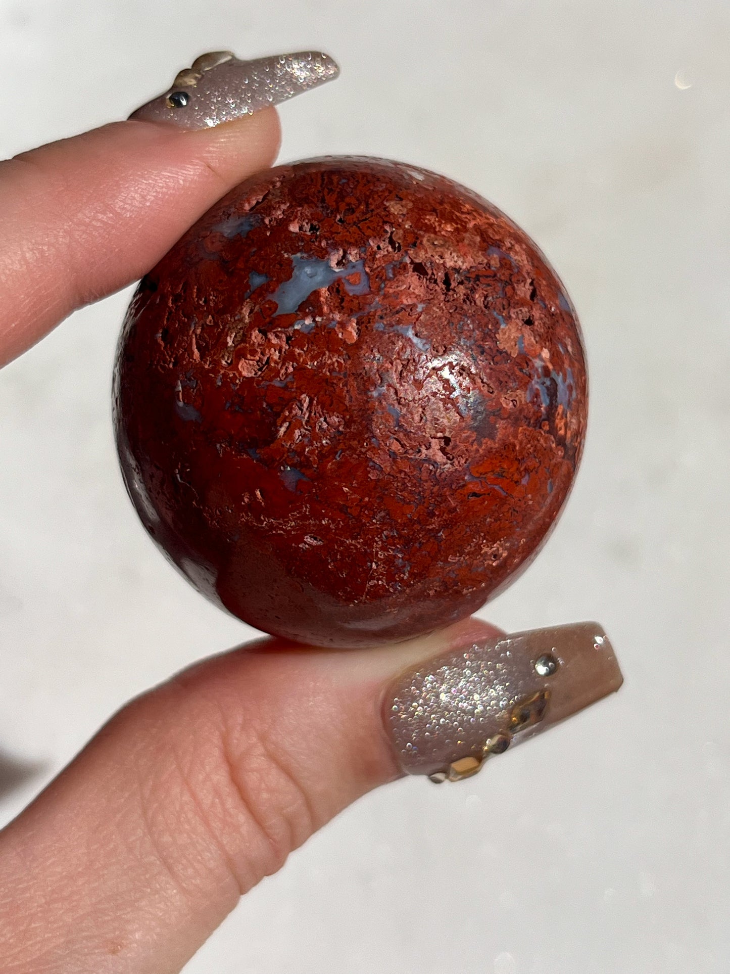 Talla de mariposa 3D de jaspe orbicular indonesio rojo