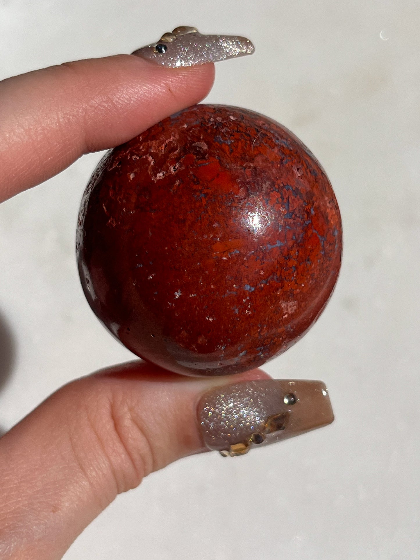 Talla de mariposa 3D de jaspe orbicular indonesio rojo