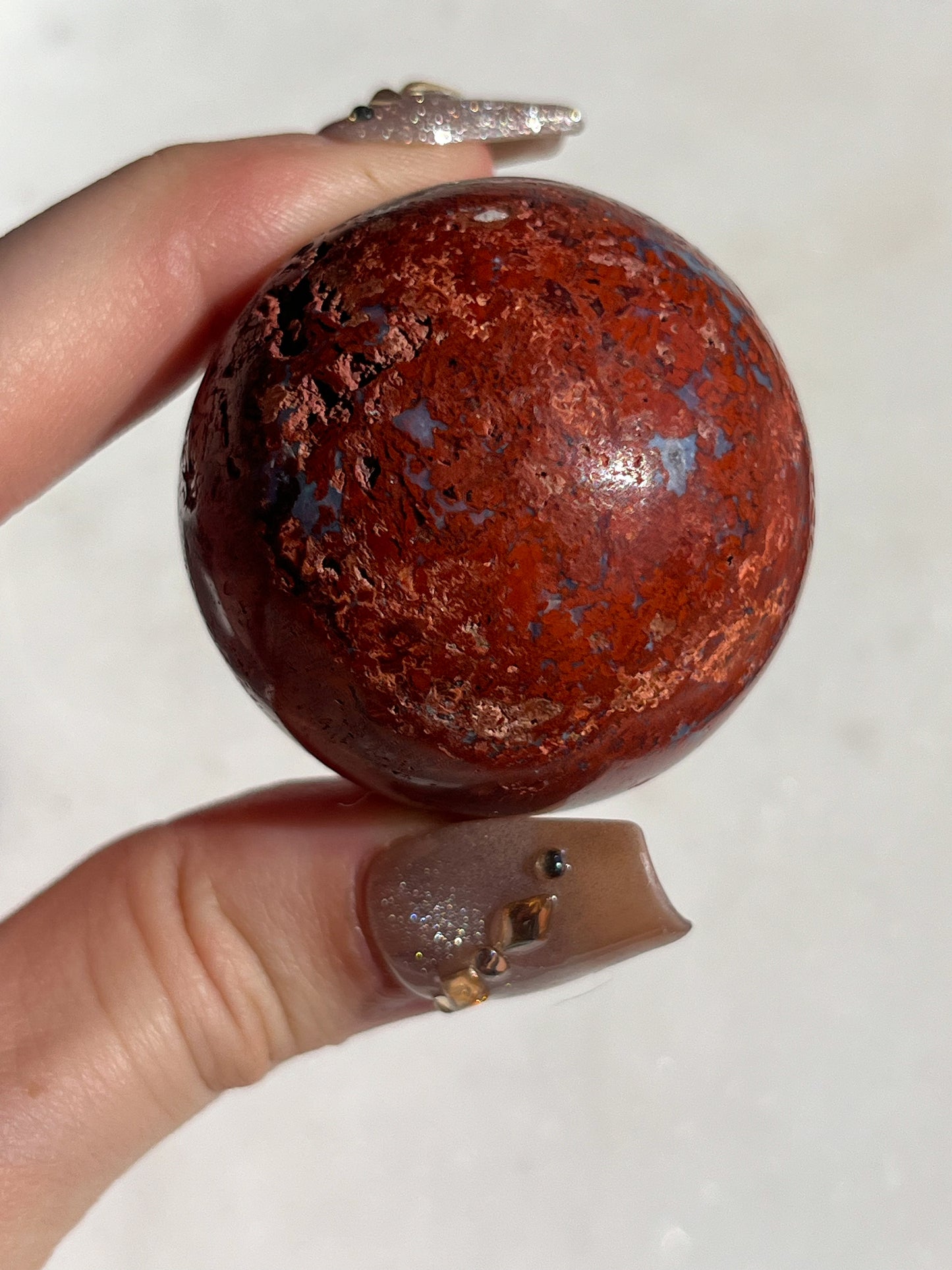 Talla de mariposa 3D de jaspe orbicular indonesio rojo