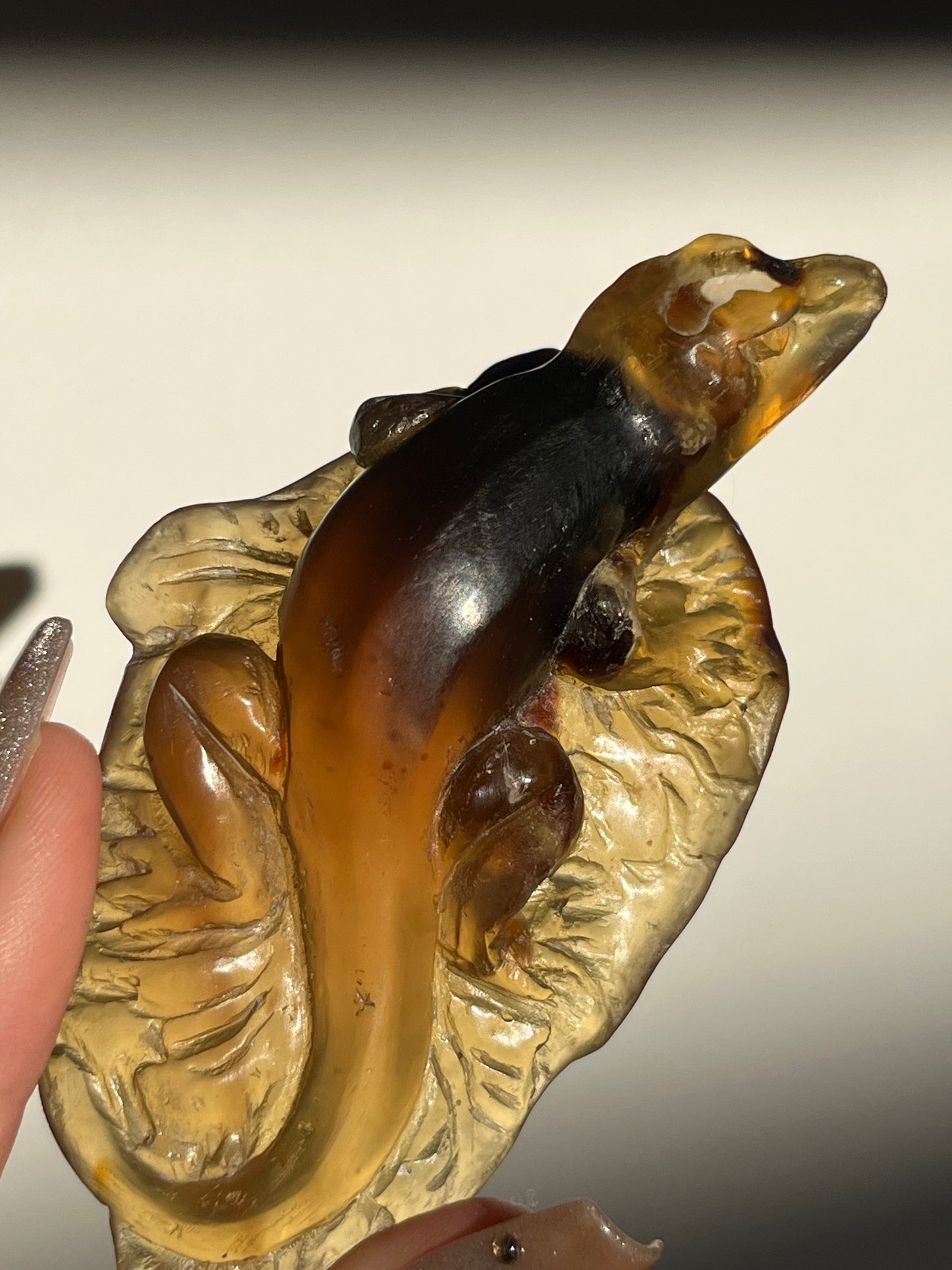 'Salazar' Sumatran Amber Gecko Carving