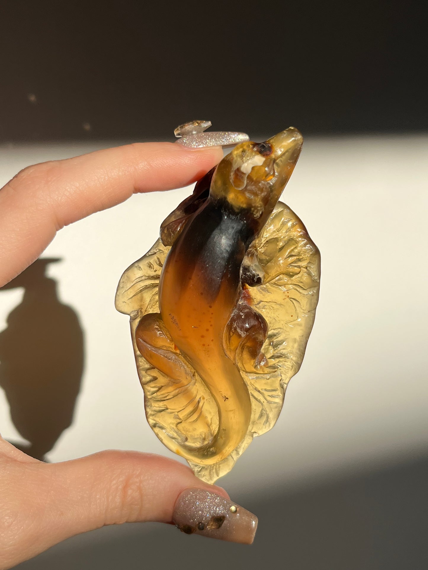 'Salazar' Sumatran Amber Gecko Carving