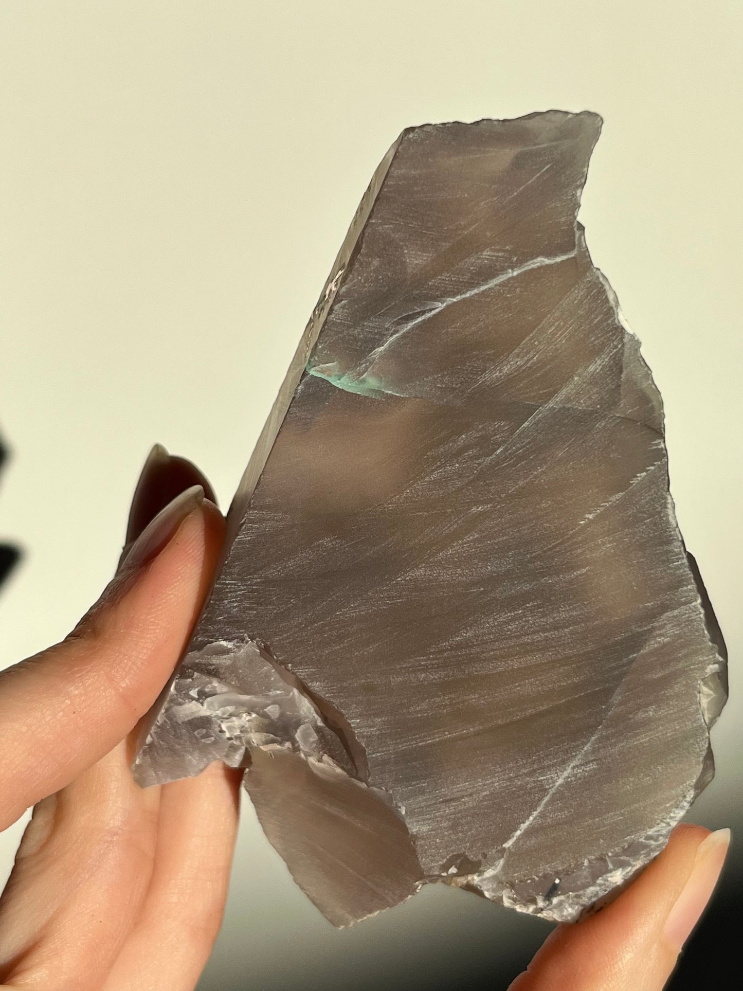 Cobre nativo y crisocola en espécimen de calcedonia #28