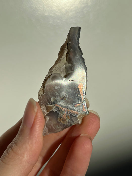 玉髓标本 #23 中的天然铜和硅孔雀石