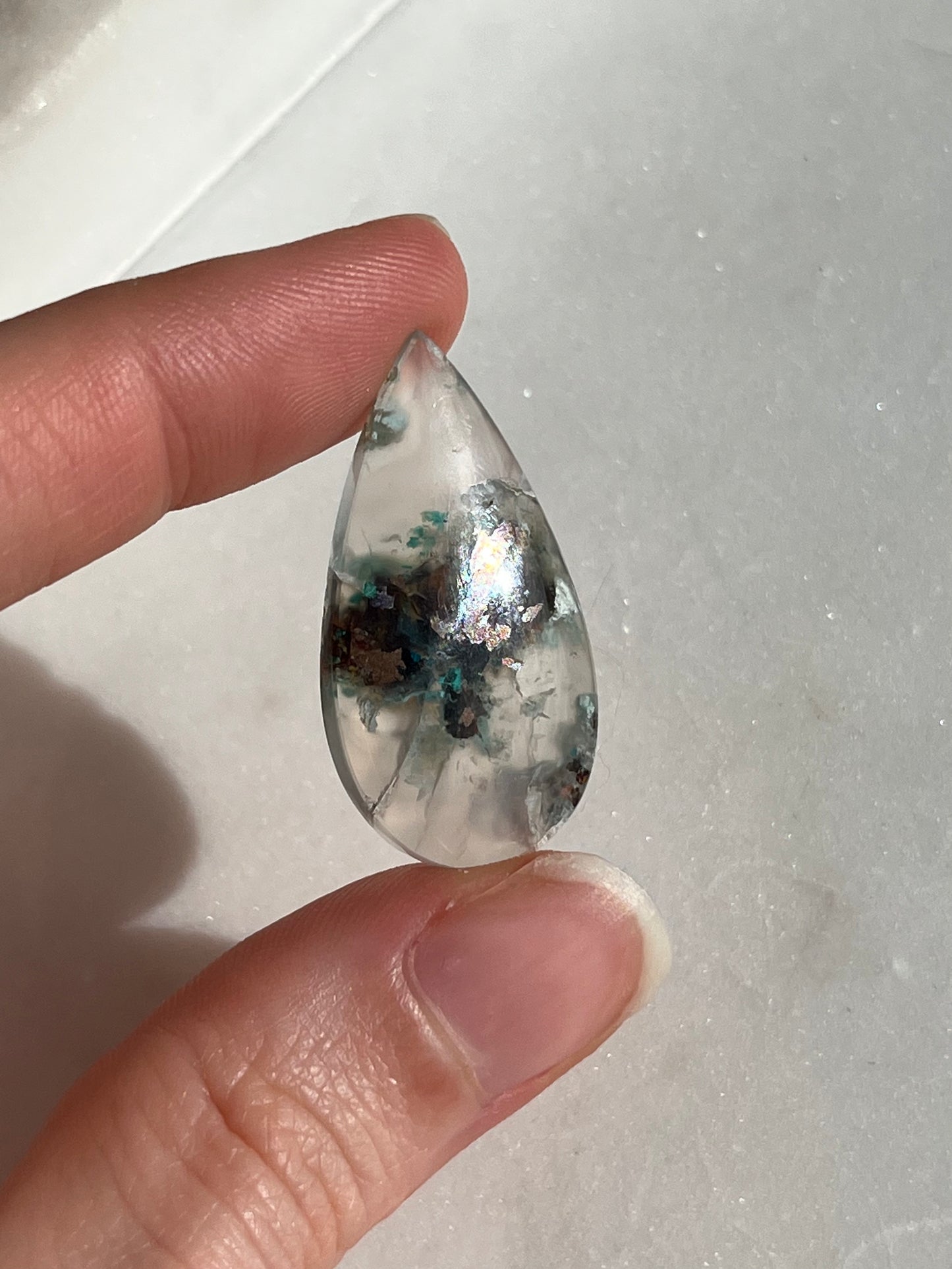 Cobre nativo y crisocola en cabujón de lágrima de calcedonia (usted elige)