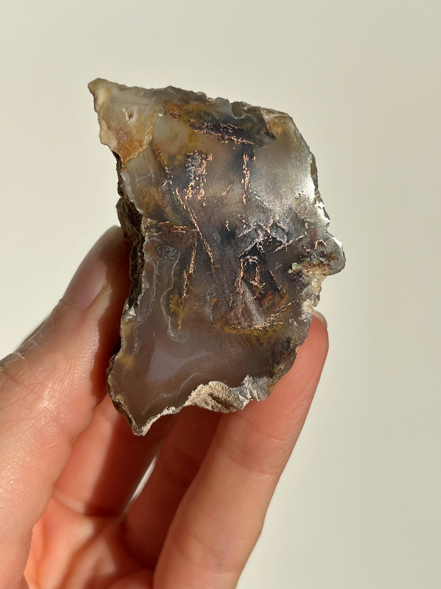 玉髓标本 #9 中的天然铜和硅孔雀石