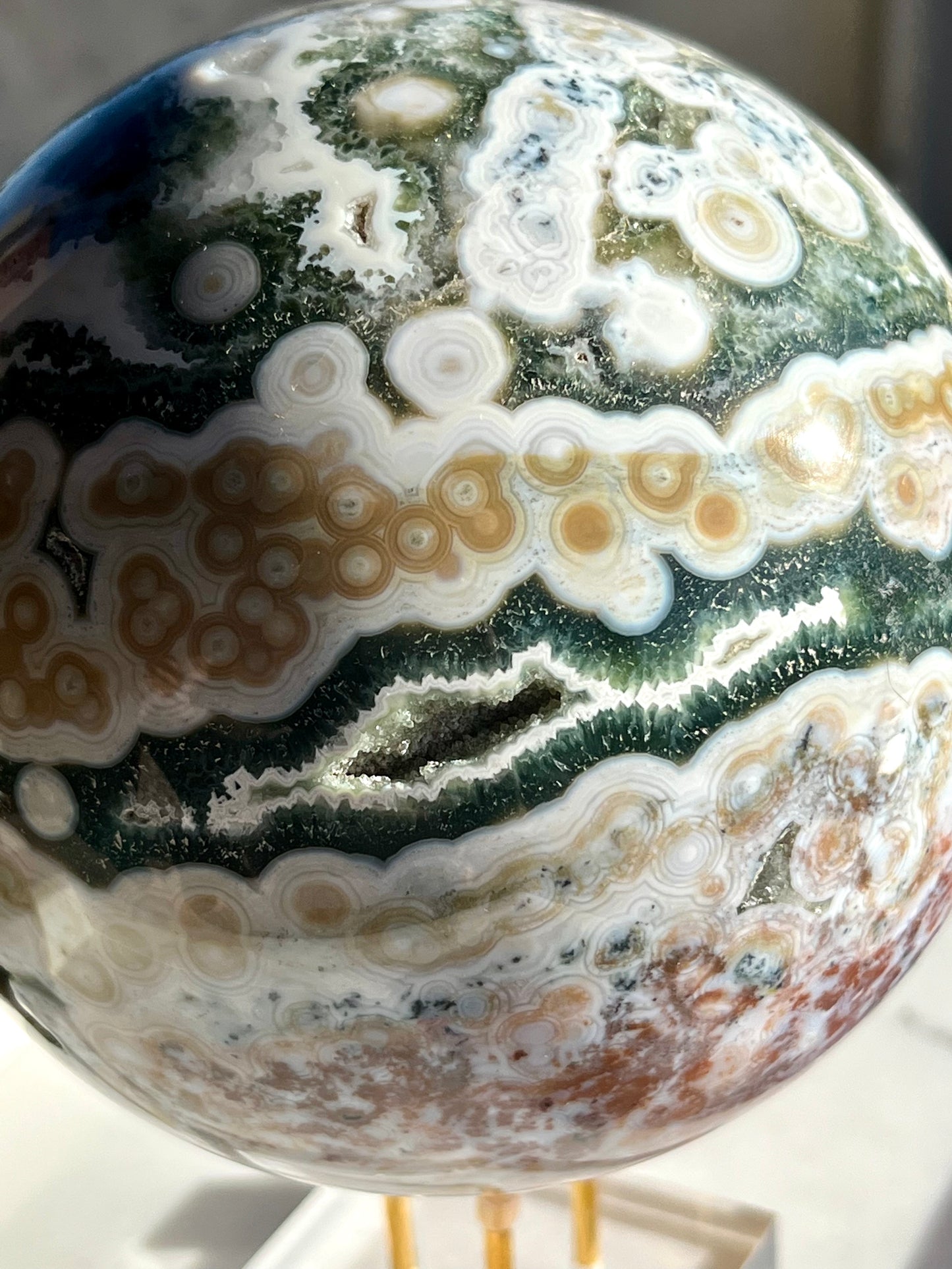 1.70kg Druzy 8th Vein Ocean Jasper Sphere (Extra Grade)