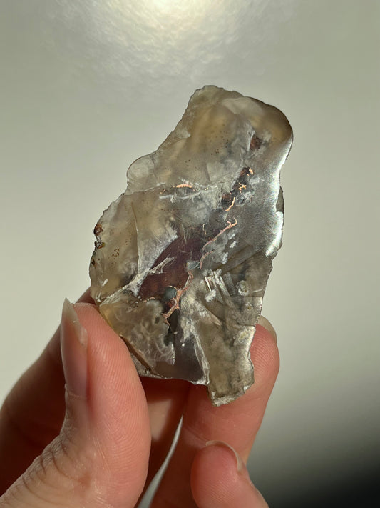 玉髓标本 #21 中的天然铜和硅孔雀石