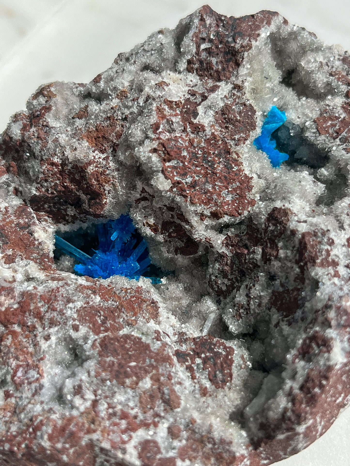 Espécimen de Pentagonita x Cavansita en matriz de heulandita-basalto #92