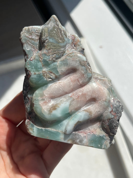 Talla de serpiente de Larimar medio pulida 'Messine'