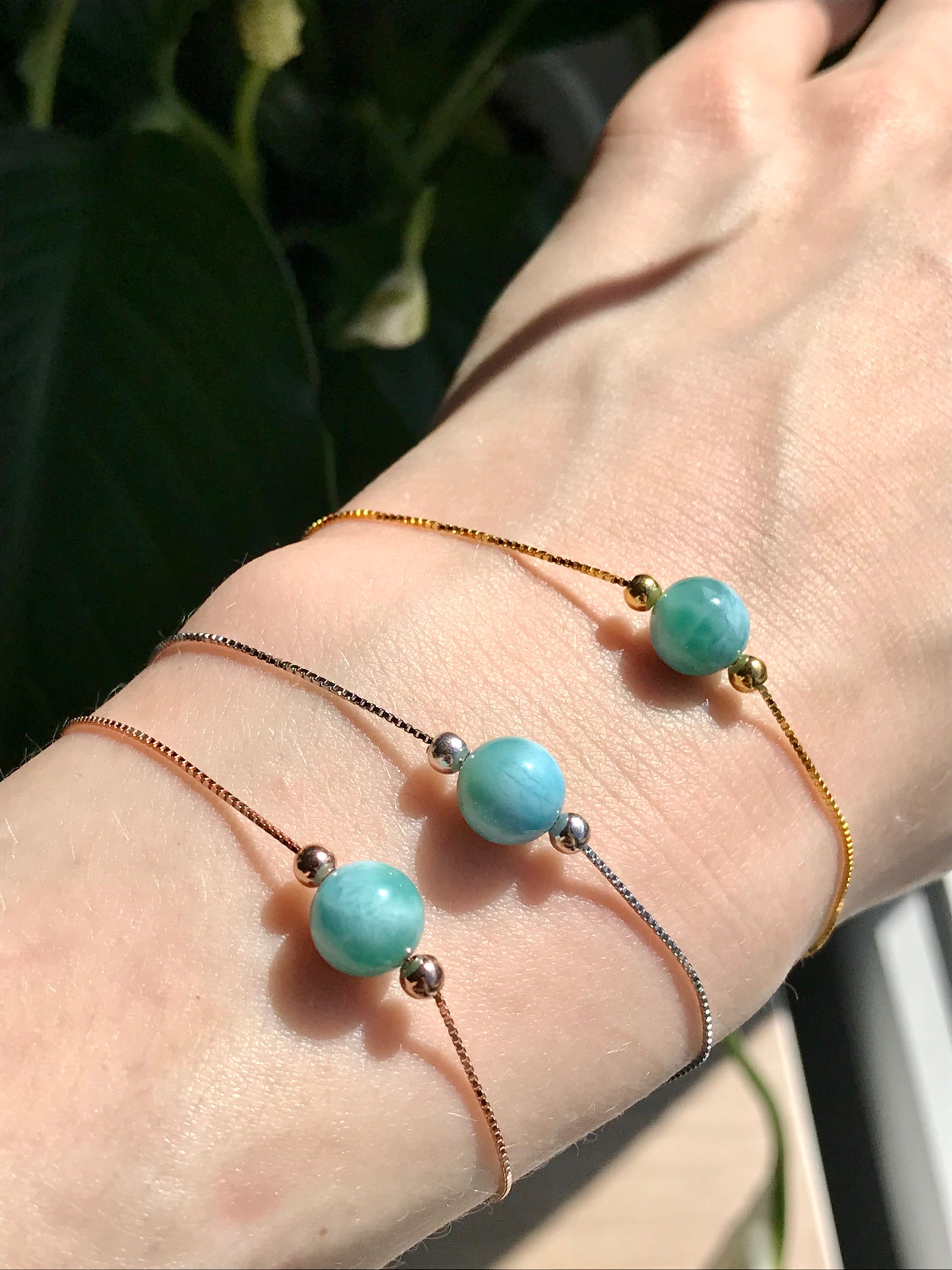 Pulsera de cuentas de Larimar en cadena de plata de ley