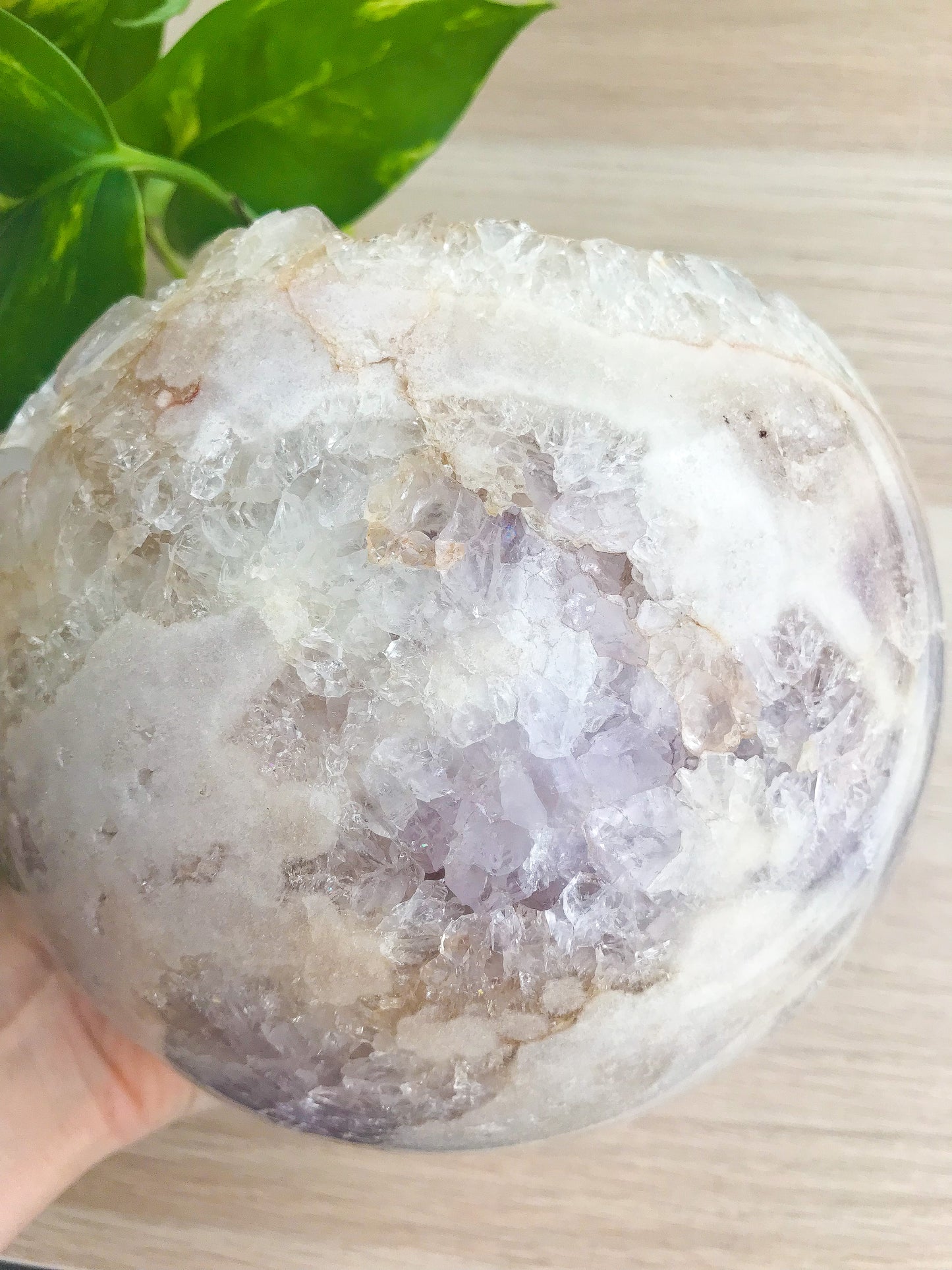XXL 粉色紫水晶球带淡紫色紫水晶和血肿内含物