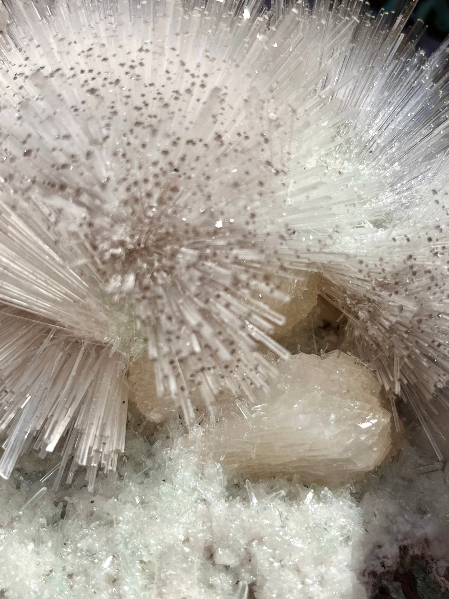 10.0kg Mesolite Specimen w/Fluorapophyllite, Stilbite & Clear Apophyllite