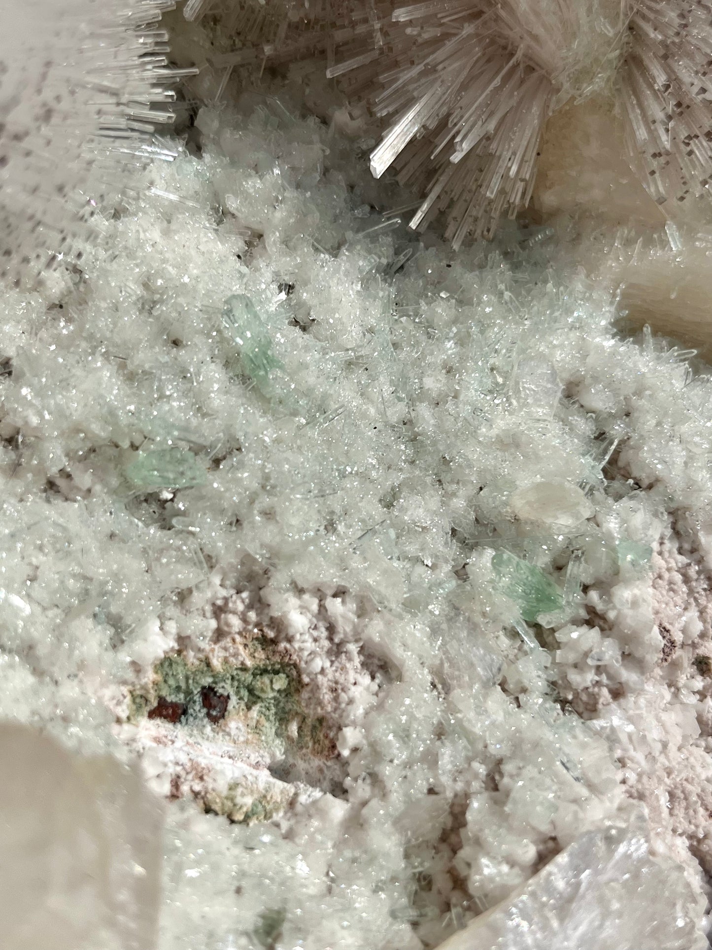 10.0kg Mesolite Specimen w/Fluorapophyllite, Stilbite & Clear Apophyllite