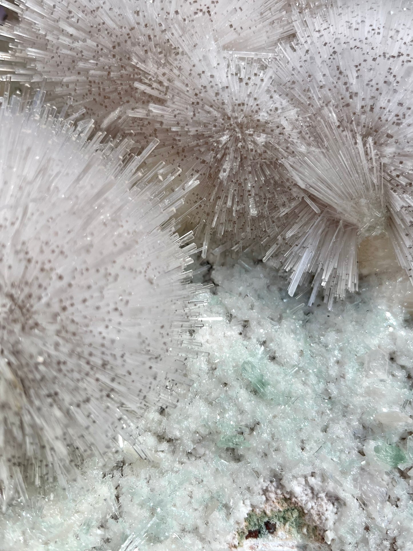 10.0kg Mesolite Specimen w/Fluorapophyllite, Stilbite & Clear Apophyllite