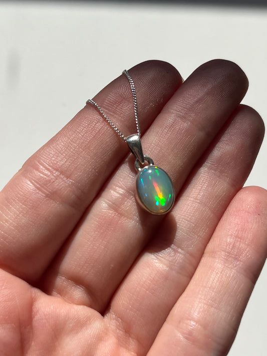 A Grade Ethiopian Opal 925 Sterling Silver Pendant & Chain #I