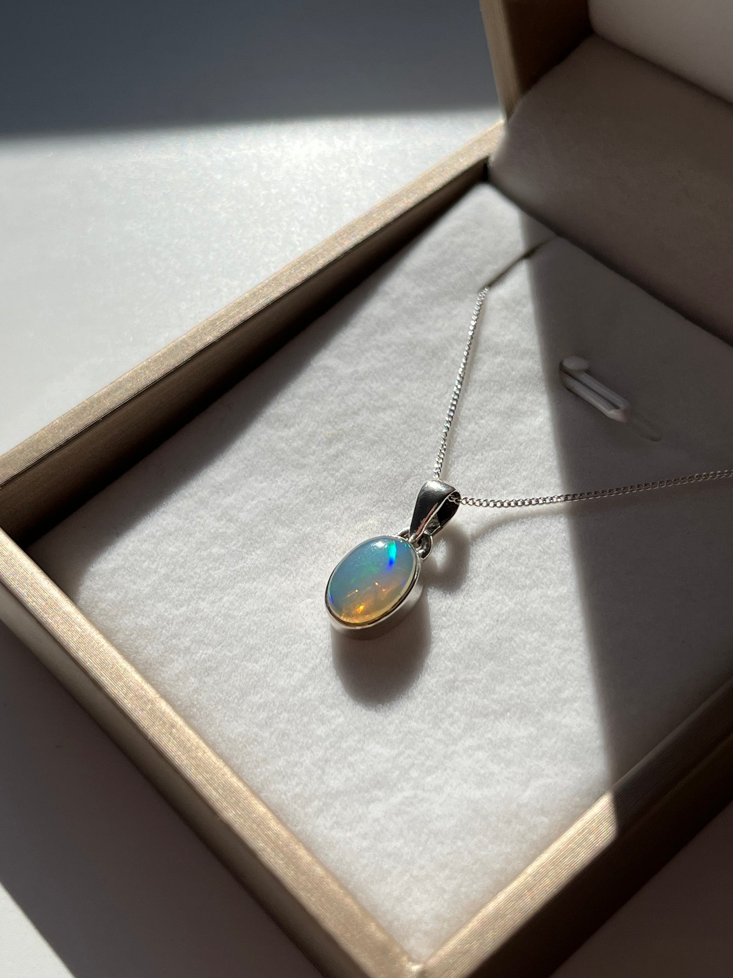 A Grade Ethiopian Opal 925 Sterling Silver Pendant & Chain #I