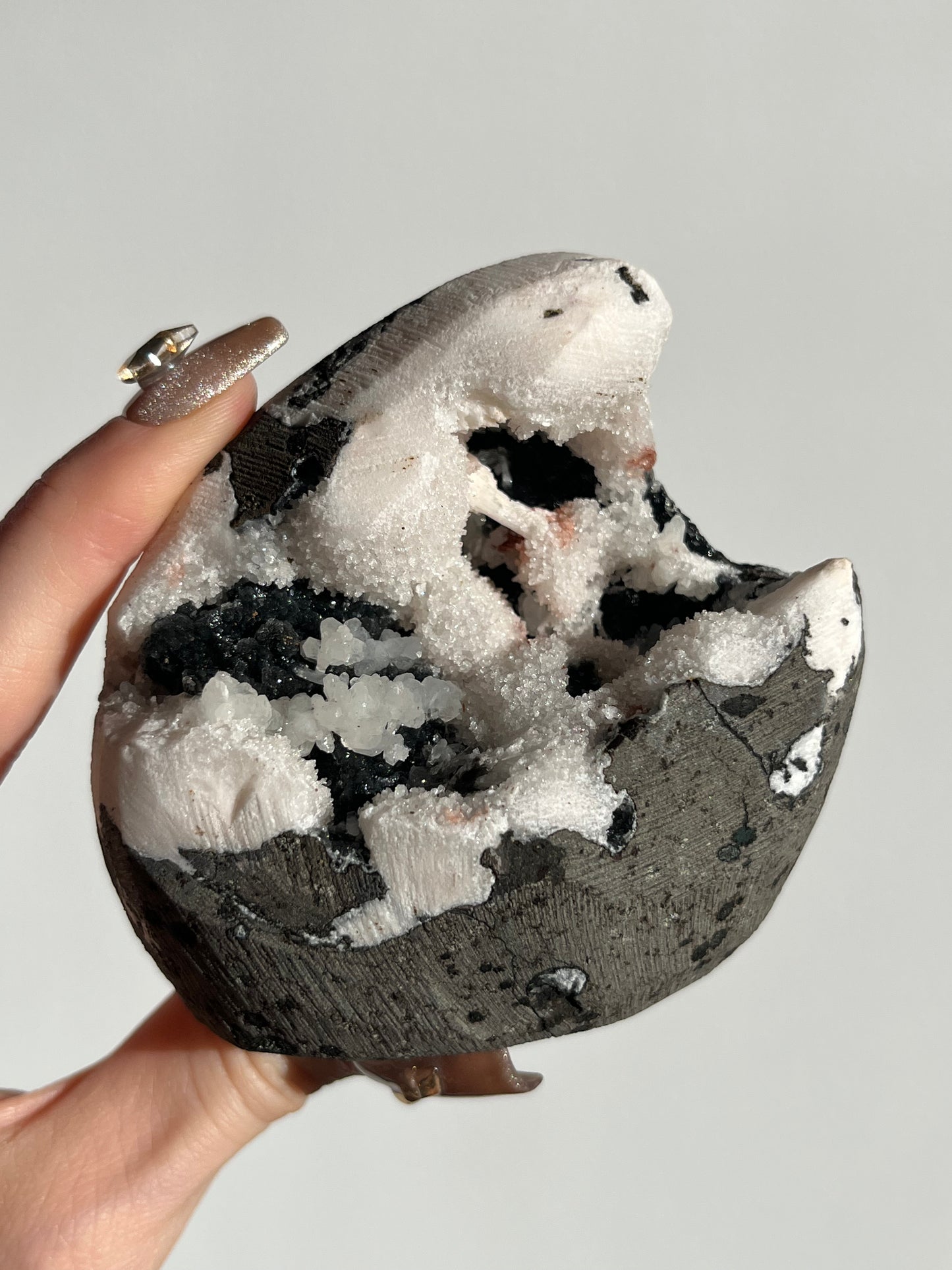 Black Chalcedony Geode Cave in Basalt with White Druzy Chalcedony and Stilbite H