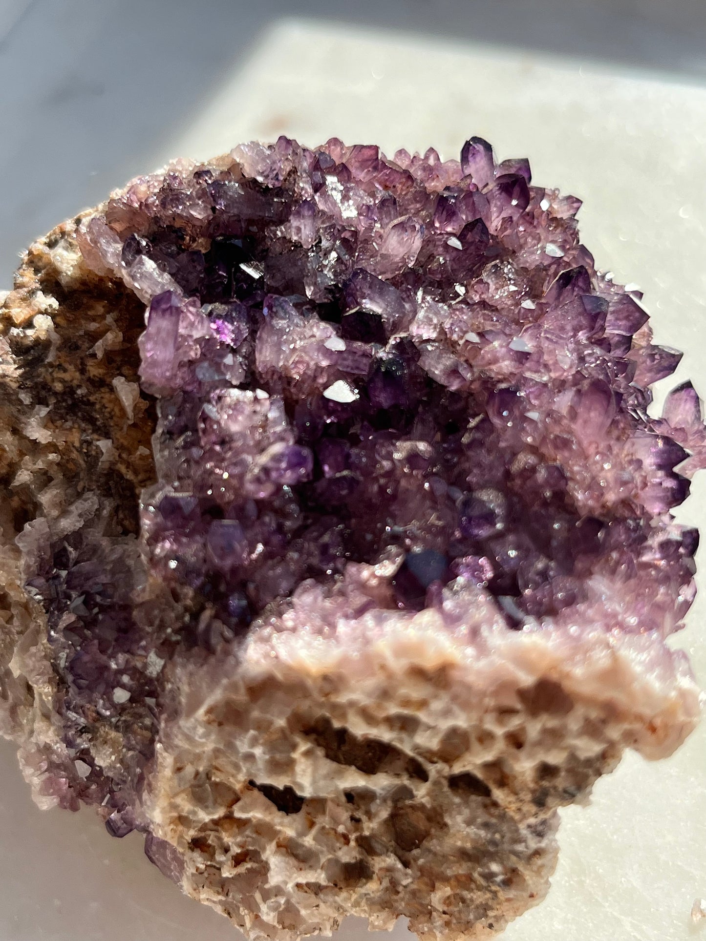 重晶石标本 #2 上的“Duri”Alacam 紫水晶假晶