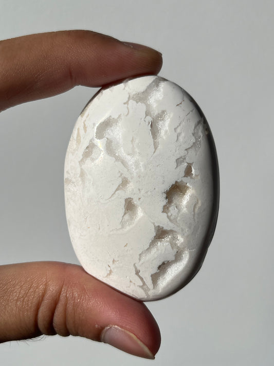 Druzy Snow Agate Palmstone D